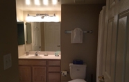 In-room Bathroom 6 National at Ballston Metro