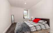 Bedroom 3 2 Bed Flat in Pedestrianized High Street