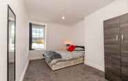 Bedroom 5 2 Bed Flat in Pedestrianized High Street