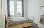 Bedroom 3 1 Bed Flat in Pedestrianized High Street