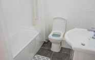 Toilet Kamar 7 1 Bed Flat in Pedestrianized High Street