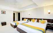 Kamar Tidur 2 Itsy By Treebo - Greenwood Inn And Suites