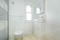 Toilet Kamar Top Floor Flat - Mimosa Street