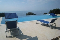 Swimming Pool Villa Saint James Pool & View