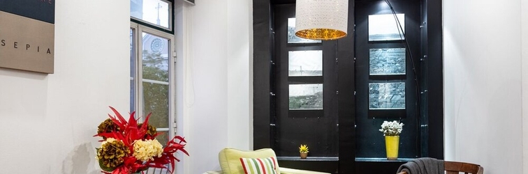 Sảnh chờ ALTIDO Bold & colourful 1-bed flat at the heart of Chiado, nearby Carmo Convent