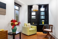 Sảnh chờ ALTIDO Bold & colourful 1-bed flat at the heart of Chiado, nearby Carmo Convent