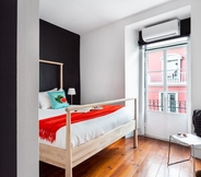 Kamar Tidur 4 ALTIDO Bold & colourful 1-bed flat at the heart of Chiado, nearby Carmo Convent