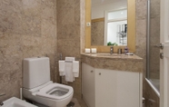 In-room Bathroom 6 ALTIDO Stylish 2BR Apt w/balcony at the heart of Baixa