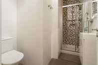 In-room Bathroom ALTIDO Stylish 3BR Apt w/balcony in Graca, nearby Senhora do Monte viewpoint