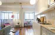 Phòng ngủ 6 ALTIDO Color-block studio w/workspace &free parking at the heart of Santa Catarina