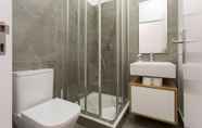 In-room Bathroom 2 ALTIDO Cardiff Cosy