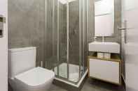 In-room Bathroom ALTIDO Cardiff Cosy