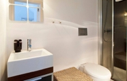 In-room Bathroom 7 ALTIDO Lapa Stylish