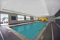 Swimming Pool Tru by Hilton Monroe