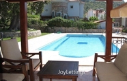 Swimming Pool 6 Villa FT11 by JoyLettings