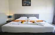 Kamar Tidur 3 Grand Forest Hotel