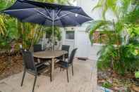 Common Space Rare Modern Unit with Private Fenced Garden Close to the Beach PC3