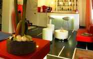 Bar, Kafe, dan Lounge 7 Tirreno Beachfront Apartments