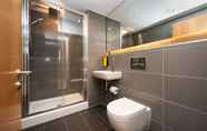 In-room Bathroom 4 Staycity Aparthotels Northern Quarter