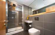 In-room Bathroom 4 Staycity Aparthotels Northern Quarter