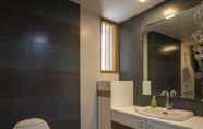 In-room Bathroom 5 Pravas by Vista Rooms