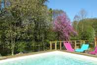 Swimming Pool Moulin de la Papeterie Chambres d'hôtes