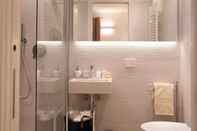 In-room Bathroom Assisi Panoramic Rooms
