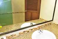 In-room Bathroom Thepthip Mansion Pratumak
