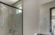 In-room Bathroom 6 Innbox - Porto Belo