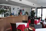 Bar, Kafe, dan Lounge Hotel Socrate