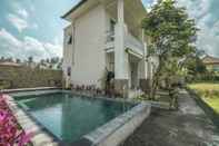 Swimming Pool Putih DCarik Ubud