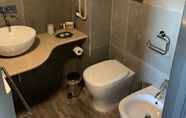 In-room Bathroom 7 Il Casato Deluxe Rooms