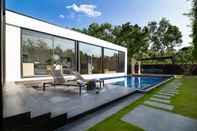 Swimming Pool Villa Kuso by Holiplanet