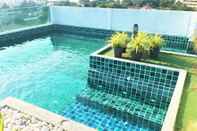 สระว่ายน้ำ Fantastic Roof top Pool!