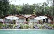 Kolam Renang 6 Stone Wood Nature Resort