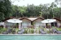 Kolam Renang Stone Wood Nature Resort