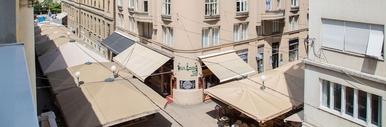 Exterior Beautiful Main Square Studio With the Balcony