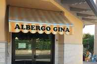 ภายนอกอาคาร Albergo Gina