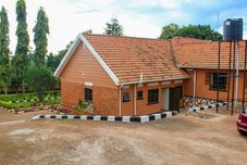 外部的 Cycad Entebbe Guest House
