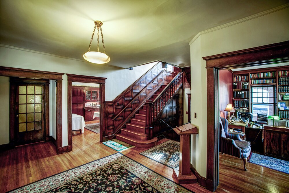 Lobby 3 The Rogers House Inn Bed & Breakfast