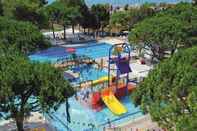 Swimming Pool Victoria Mobilehome Village Mediterraneo