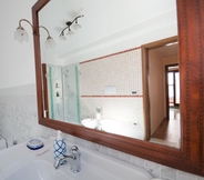 In-room Bathroom 5 Suite Positano