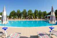 Swimming Pool Victoria Mobilehome Stella del Sud Camping Villaggio