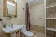 In-room Bathroom Cala Corb Low Cost