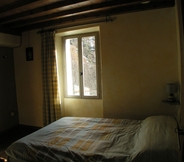 Bedroom 5 Chambres d'Hotes Ecogite du Mas de Trape