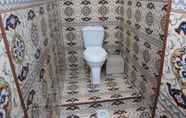 Toilet Kamar 7 Sayyah Khiva House