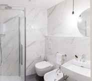 In-room Bathroom 7 Trieste 411 (Rooms & Apartments)