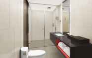 In-room Bathroom 7 Courtyard by Marriott Suwon