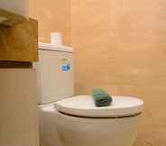 In-room Bathroom 4 Tranquil Studio Apartment at Menteng Park