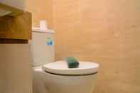 In-room Bathroom Tranquil Studio Apartment at Menteng Park